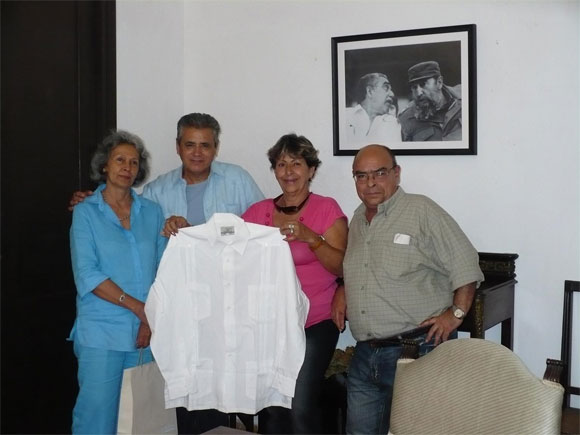 Guayabera donada por Gabriel García Marquez a museo en Sancti Spíritus, Cuba