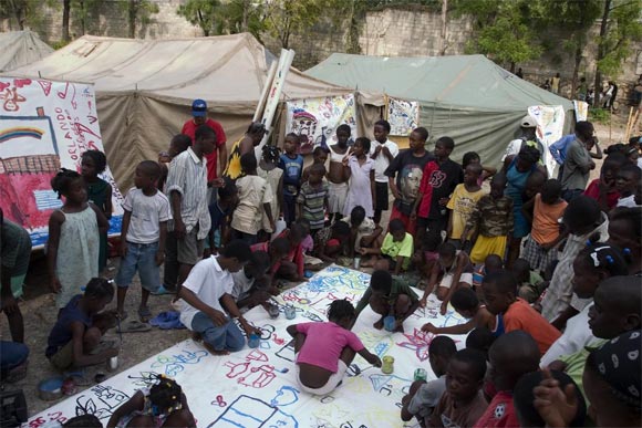 Haití: Niños haitianos participan en actividades que realiza la Brigada Artística Cubana Marta Machado. Foto: Brigada Marta Machado