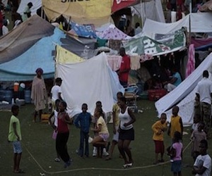Haitianos en campo de refugiados