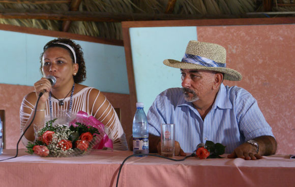 María Victoria Rodríguez y Pancho Amat contaron sobre el surgimiento de la idea del disco. Foto: Marianela Dufflar / Cubadebate