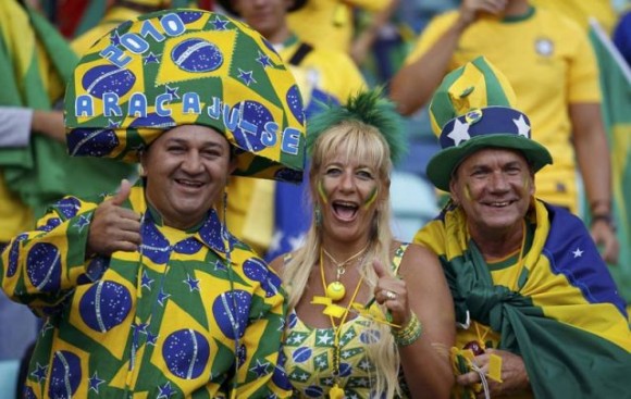 Seguidores de Brasil en el estadio Moses Mabhida 