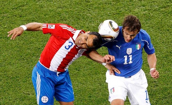 Cabezazo paraguayo en el Mundial de Fútbol 2010 que le dio un gool frente a Italia. Foto: Reuters