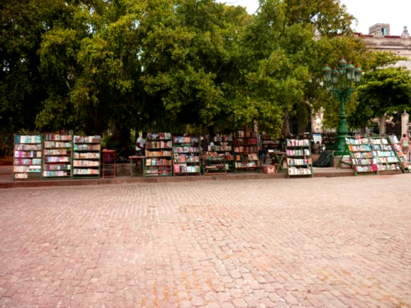 Librerías ambulantes en la Habana Vieja
