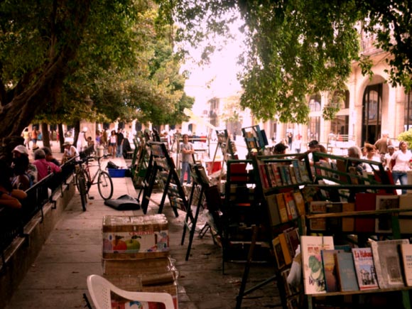 Librerías ambulantes en la Habana Vieja