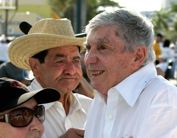 Luis Posada Carriles durante una marcha celebrada en Miami. Foto: Reuters