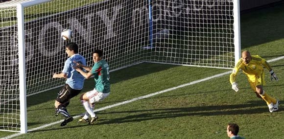 México vs Uruguay en la Copa Mundial de Fútbol, Sudáfrica 2010. Foto: Reuters