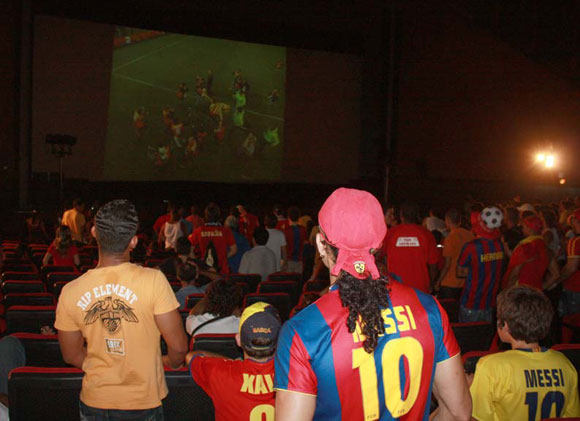 Cuba: celebrando la gran final de la Copa Mundial de Fútbol, Sudáfrica 2010. Foto: 10K