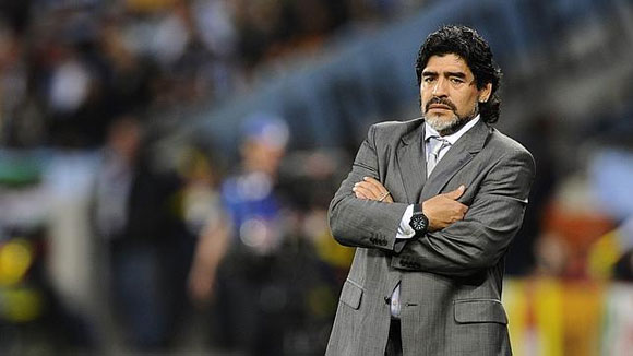 Maradona durante el juego que eliminó a Argentina de la Copa del Mundo. Foto: AFP