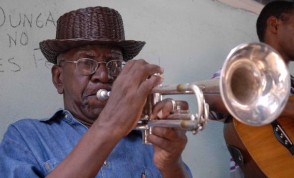 El Trompetista Inaudis Paisan en el 30 Festival del Caribe en Santiago de Cuba, el 6 de julio de 2010. AIN FOTO