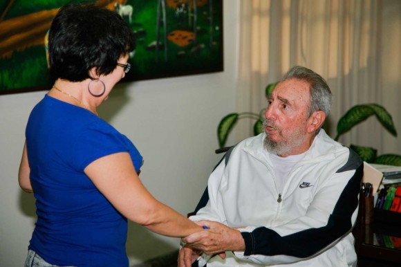 Visita del líder cubano Fidel Castro al CENIC. Foto: Alex Castro