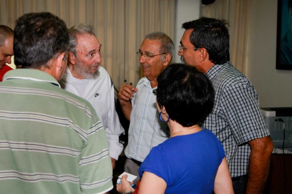 Visita del líder cubano Fidel Castro al CENIC. Foto: Alex Castro