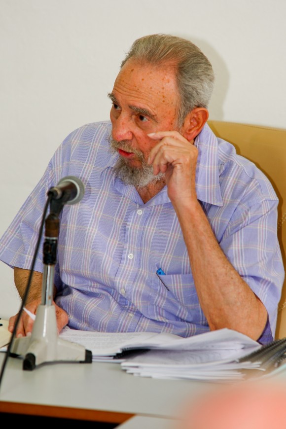 Fidel en el Centro de Estudios de la Economía Mundial. Foto: Alex Castro