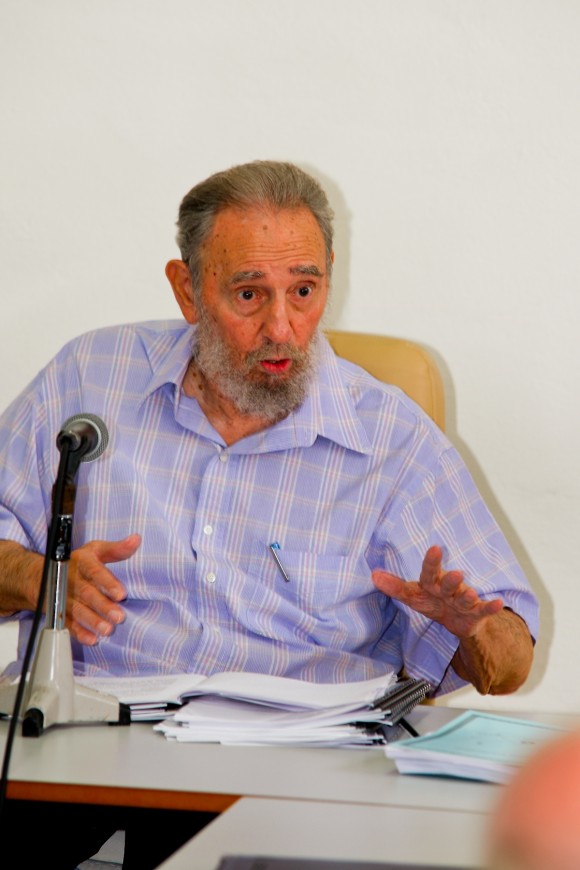 Fidel en el Centro de Estudios de la Economía Mundial. Foto: Alex Castro