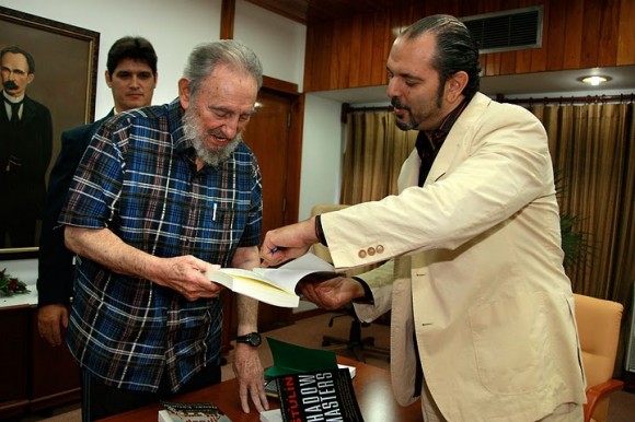 Fidel Castro y Daniel Estulin. Foto: Alex Castro