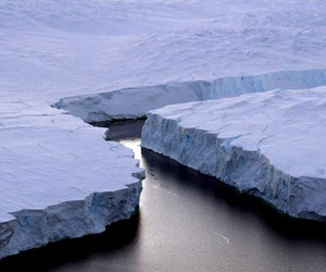 Isla de hielo gigante se desprende de Groenlandia, según un informe