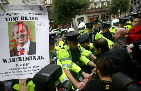 Protestas contra Anthony Blair. Foto: AFP
