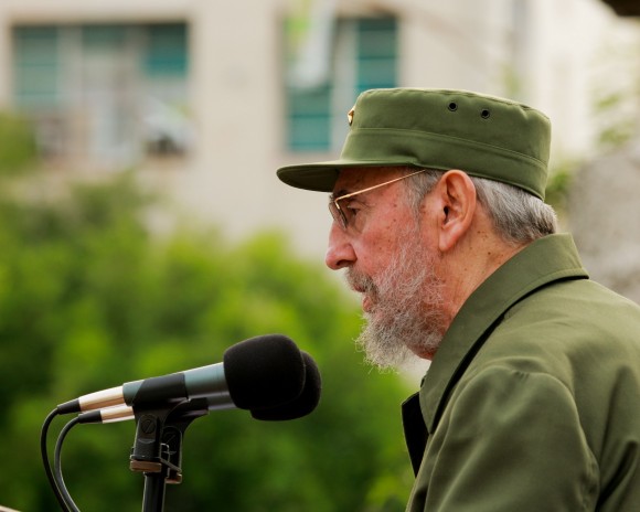 Fidel en el acto por el 50 aniversario de la constitución de los Comité de Defensa de la Revolución, el 28 de septiembre de 2010. Foto: Alex Castro