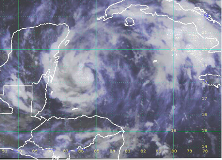 Imagen de “Karl”tomada anoche. Obsérvese la estructura espiralada y las lluvias de la periferia en la mitad oriental de Cuba, las que se trasladarán hoy al centro y occidente del país.