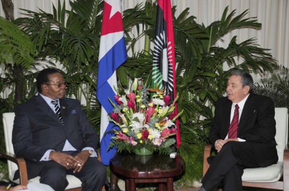 Bingu wa Mutharika, Presidente de la República de Malawi y Raúl Castro Ruz, Presidente de la República de Cuba. Autor: Geovani Fernández