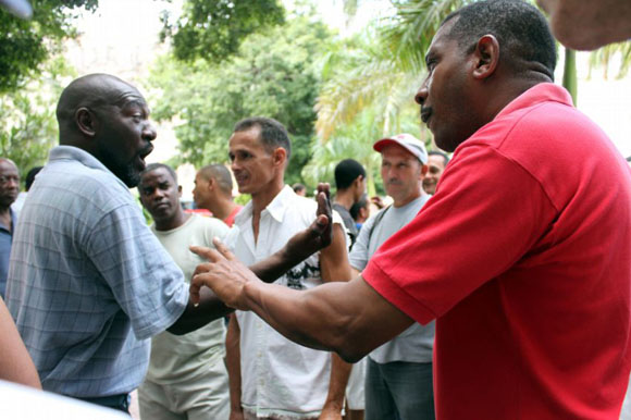 Debido a la frecuencia de las discusiones beisboleras a lo largo del país es común escuchar en la calle aquello de que en Cuba hay 11 millones de árbitros y entrenadores