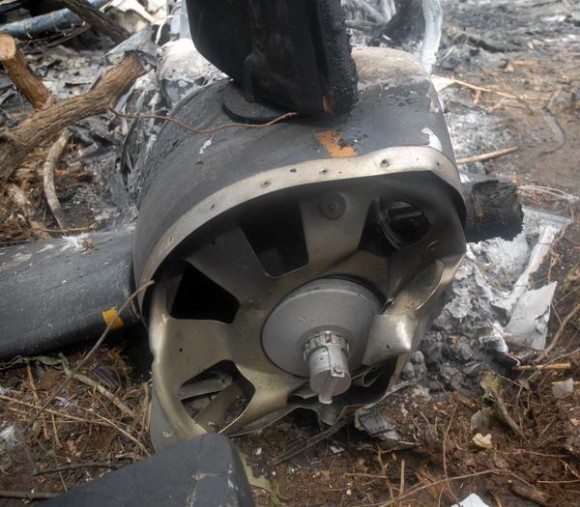 Restos del avión de pasajeros ATR 72/212, de Aerocaribean, que se estrelló en la tarde de este martes 4 de noviembre en las cercanías del poblado de Guasimal, en Sancti Spíritus, el 5 de noviembre de 2010. AIN FOTO/Oscar ALFONSO SOSA
