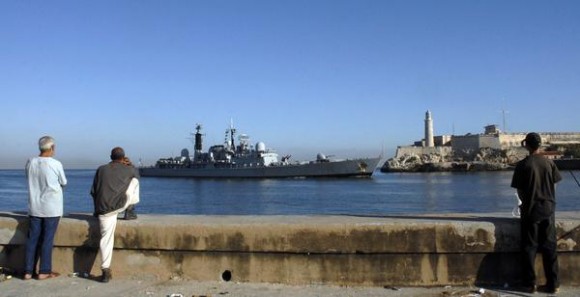 El Buque de la Armada Inglesa "Manchester", arribó al puerto de La Habana, Cuba, el 15 de noviembre de 2010. AIN FOTO/Omara GARCIA MEDEROS