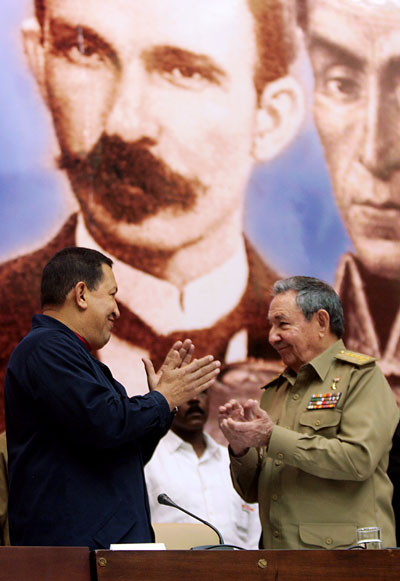 Raúl y Chávez en el Palacio de las Convenciones. Foto: Prensa Presidencial Venezuela