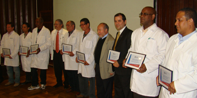 Homenaje a los médicos cubanos. Foto: La discusión, de 