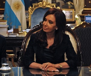 Retoma sus funciones Cristina Fernández con un mensaje en Twitter