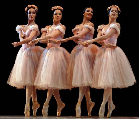 Presentación de «Grand pas de quatre» en el Gran Teatro de La Habana, el 7 de noviembre de 2010, durante la Gala de clausura del 22 Festival Internacional de Ballet.  AIN  FOTO/Roberto MOREJON RODRIGUEZ
