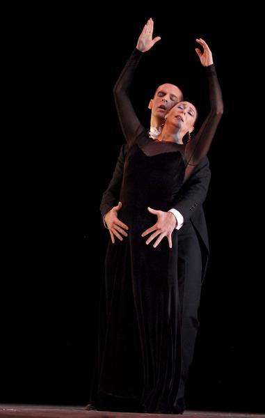 Presentación de «El ultimo encuentro», con Lola Greco y Fernando Velezco,  en el Gran Teatro de La Habana, el 7 de noviembre de 2010, durante la Gala de clausura del 22 Festival Internacional de Ballet. AIN  FOTO/Roberto MOREJON RODRIGUEZ