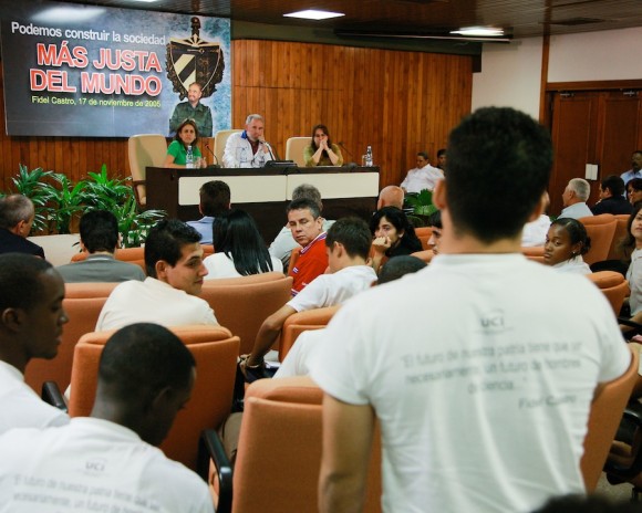 Encuentro de Fidel con los estudiantes universitarios. Foto: Alex Castro