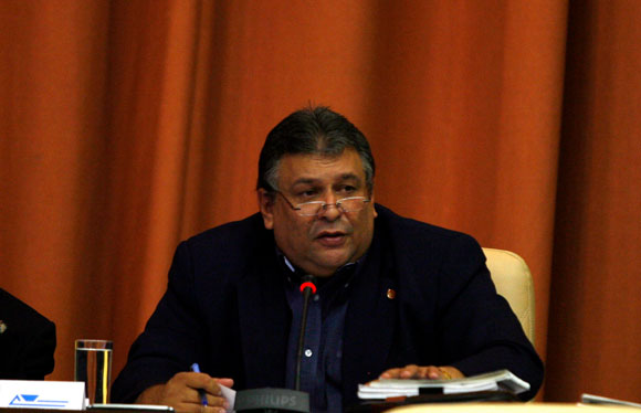 Marino Murillo en la Sesión del Parlamento Cubano, Diciembre 2010. AIN Foto: Ismael Francisco GONZÁLEZ