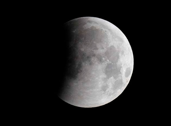 Eclipse lunar, madrugada del 21 de diciembre de 2010. Foto: Reuters