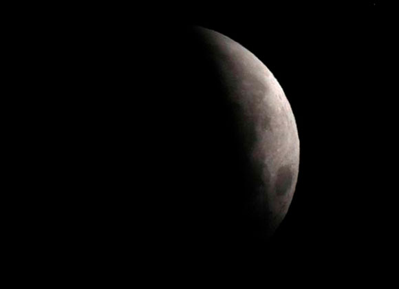 Eclipse lunar, madrugada del 21 de diciembre de 2010. Foto: Reuters