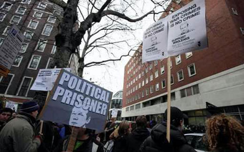 Partidarios de Assange se manifestaron ante corte de Londres: Foto: AP