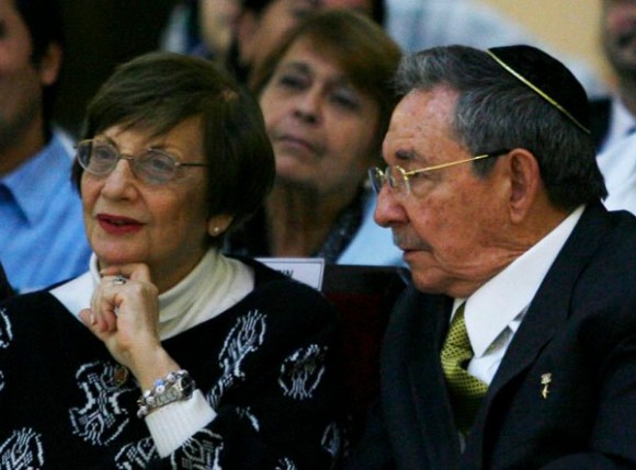 Raúl junto a Adela Dworin, Presidenta de la Comunidad Hebrea de Cuba  Foto: Ismael Francisco
