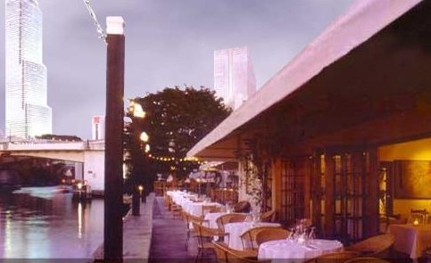 Big Fish, restaurante en el río Miami con atracadero propio.