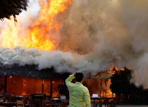 Incendio en el popular restaurante El Paleque, de La Habana. Foto: Reuters