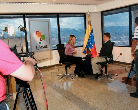 Patricia Villegas entrevista a Elías Jauja, vicepresidente de Venezuela. Foto: Telesur