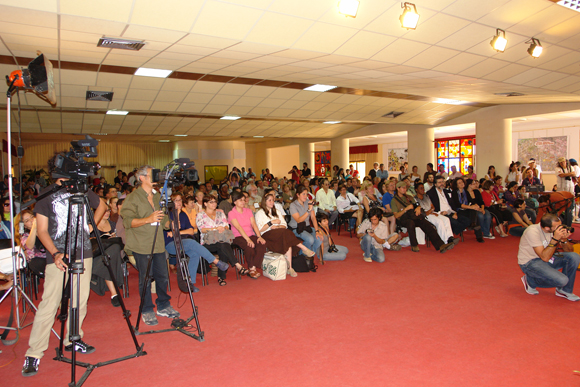 El público y la prensa disfrutando de las canciones de la autoría de Silvio. Foto: David Vázquez Abella
