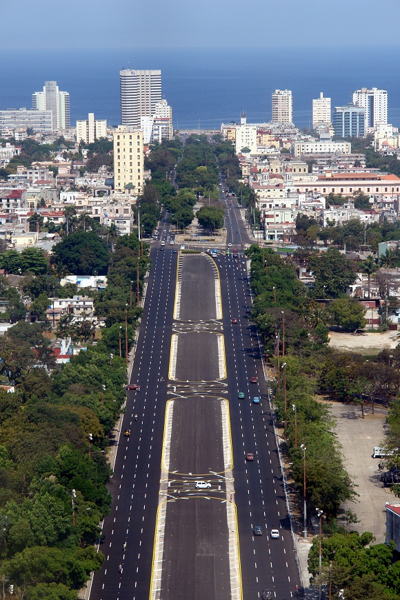 Calle Paseo en La Habana, al igual que todas las vías que conducen a la Plaza de la Revolución, ha sido reparada para la conmemoración 