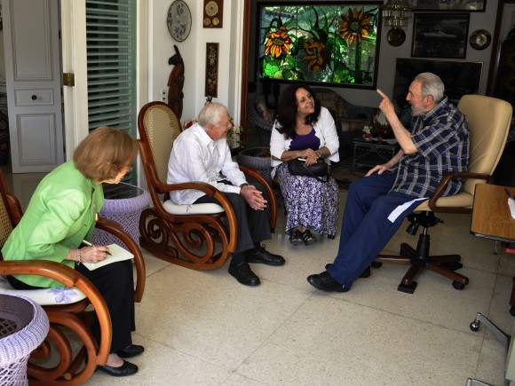 Fidel Castro y James Carter en La Habana. Con blusa verde, Rosalynn. Foto: Estudios Revolución
