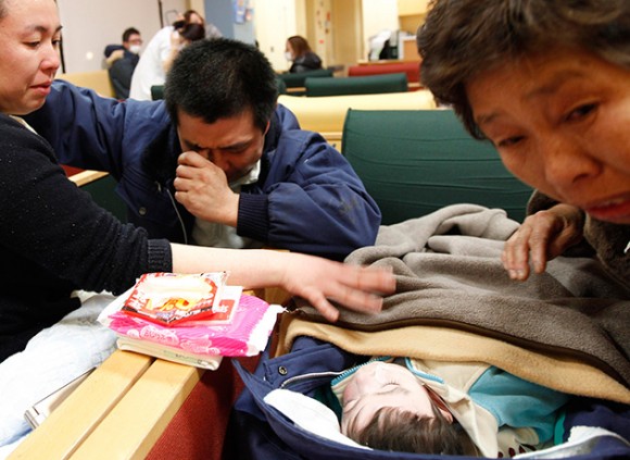 Milagro en Japón: un hombre halla en un hospital a su hijo desaparecido en el tsunami. Foto: Reuters