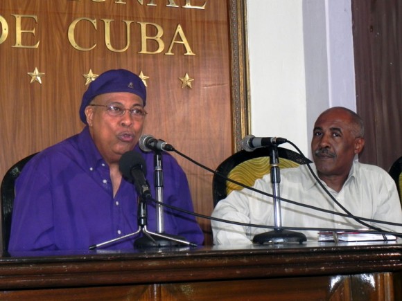  Chucho Valdés y Orlando Vistel, Presidente del Instituto Cubano de la Música. Foto Marianela Dufflar