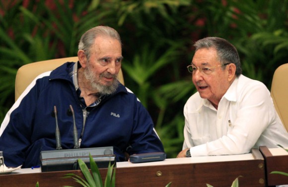 Fidel en la Clausura del VI Congreso del Partido. Foto: Ismael Francisco