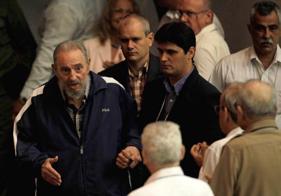 Fidel aparece sorpresivamente en el VI Congreso del PCC, el 19 de abril de 2011. 