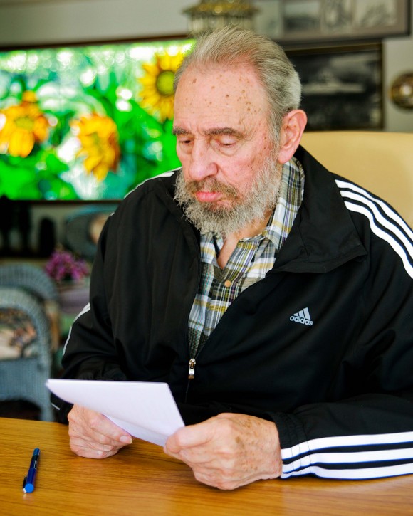 Fidel vota por el nuevo Comité Central del Partido Foto: Alex Castro