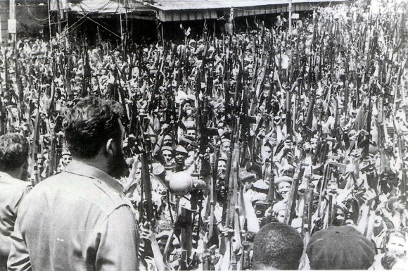 Fidel durante la Declaración del carácter socialista de la Revolución.