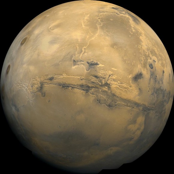 El cañón más grande del Sistema Solar cubre una amplia sección de la cara de Marte.